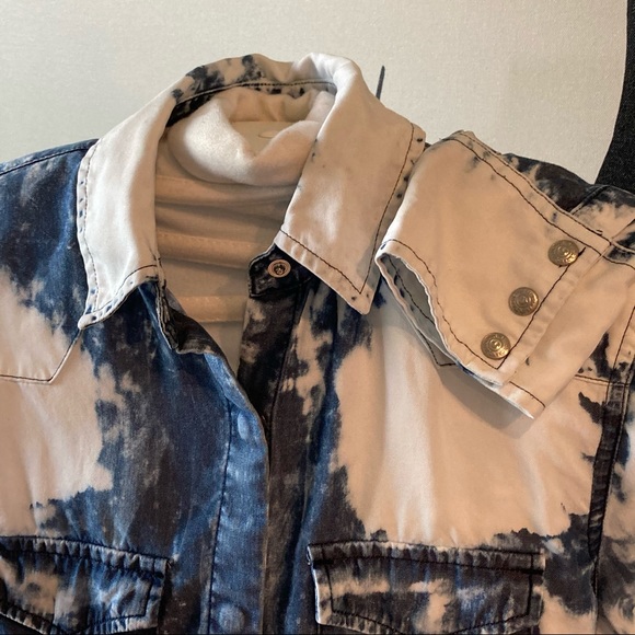 TRUE RELIGION TYE DYE LOOK TOP - Picture 7 of 9